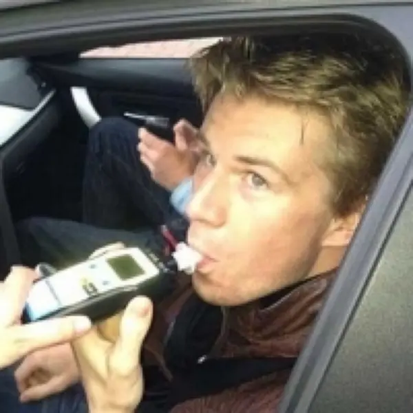 Imagen de apoyo para la pregunta: ¿Cuál es la tasa de alcohol máxima permitida a un conductor novel?