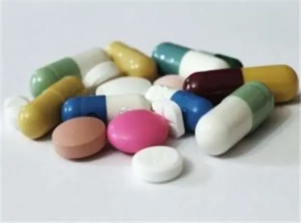 Imagen de apoyo para la pregunta: ¿Está permitido conducir un vehículo bajo los efectos de drogas de diseño, como las anfetaminas o el éxtasis?