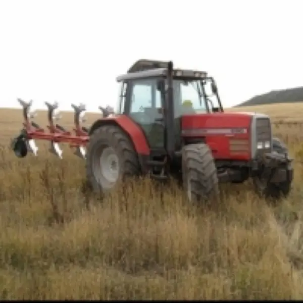 Imagen de apoyo para la pregunta: ¿Cuántas luces de corto alcance debe llevar un vehículo especial autopropulsado agrícola?