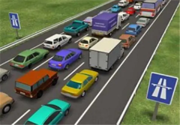 Imagen de apoyo para la pregunta: Esta autopista está saturada, a los vehículos del carril derecho, ¿les está permitido circular a mayor velocidad que los del carril izquierdo?